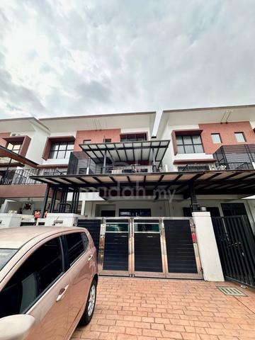 3 Storey Superlink Myra Meranti Puchong 1