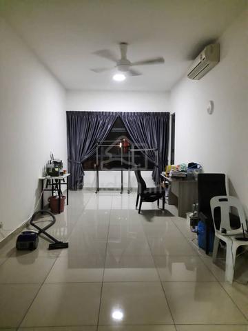 Middle Room For Rent in Lakeville Residence 1