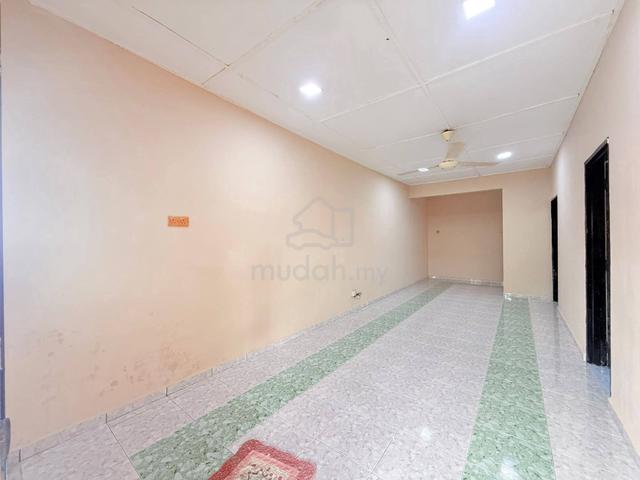 Nice unit at Taman Pulai Indah 1