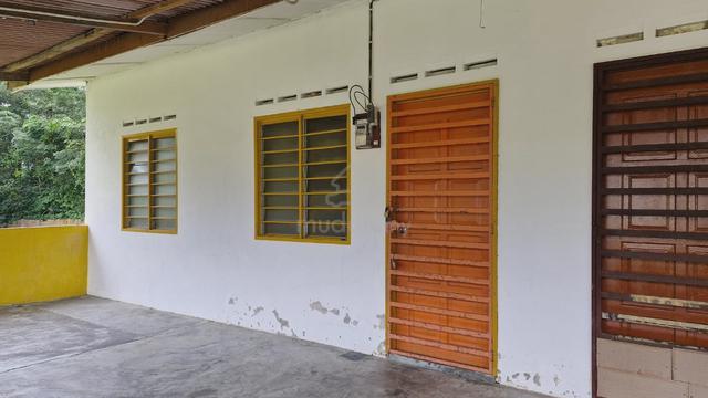 Kg Cherana Putih, Simpang Empat, Alor Gajah, Melaka. 1