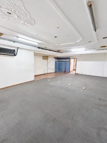 Tmn universiti ground floor shop for rent 1