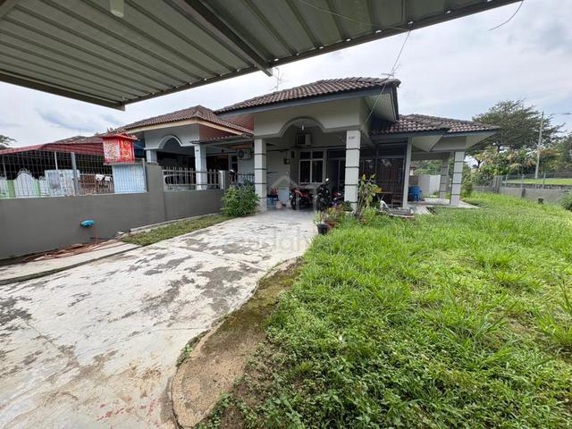 Single Storey Corner Lot Taman Senai Utama Partial Renovated Big Land 1