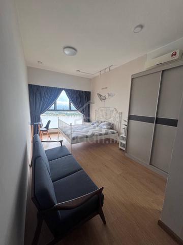 ROOM RENT @ ROYAL STRAND COUNTRY GARDEN / Private bathroom / Near CIQ 1
