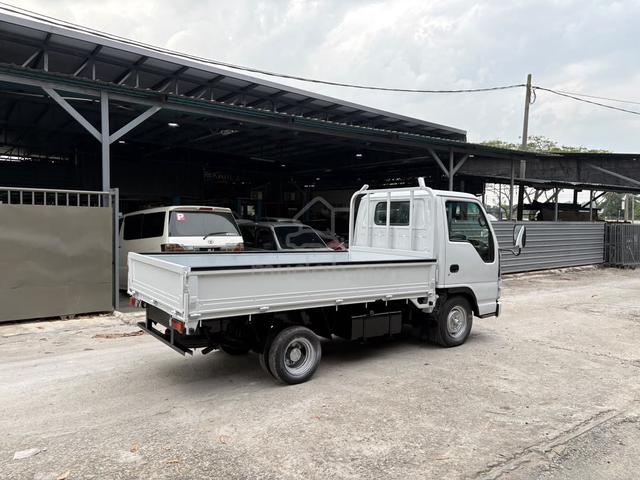 Unregistered Isuzu NHR69 - photo 4 of 6