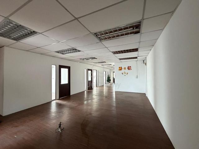 2nd floor corner lot office Bandar botanic main road near lrt station 1