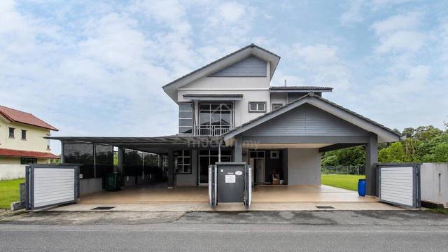 Double Storey Bungalow with Private Swimming Pool Taman Anjung Ixora 1