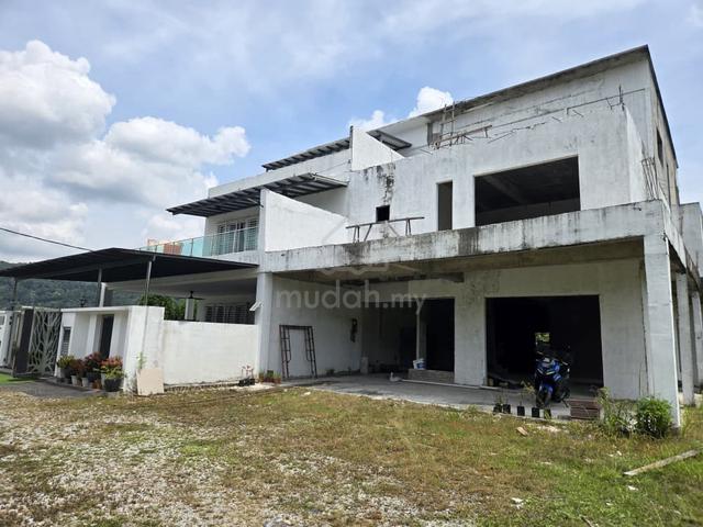 Tanah Lot Berserta Semi-D 3 Tingkat Hampir Siap Sg Buah Untuk Dijual 1