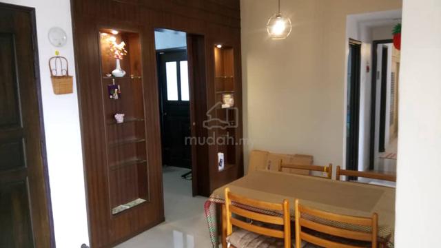 Villa Emas 2
