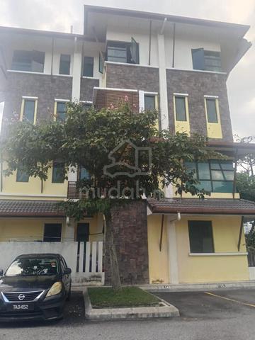 Freehold Ground Floor Duplex Townhouse Avenue 2,Lake Valley, Bandar T 1