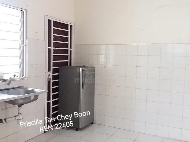 Corner besar dgn tanah besar Taman Samarindah 4