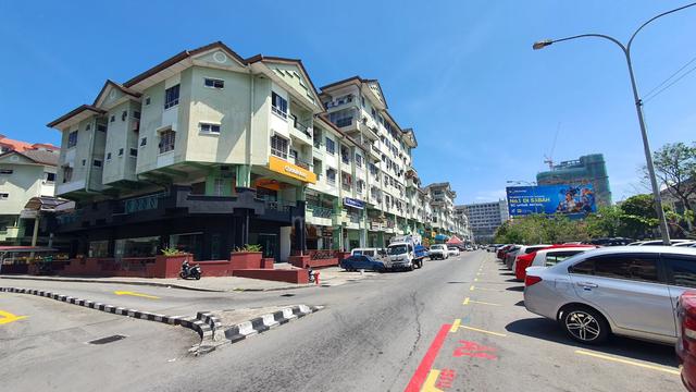 Api-Api Apartment 1