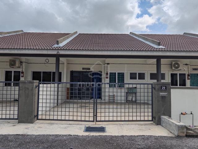 WELL MAINTAINED. Teres Setingkat Untuk Dijual 1
