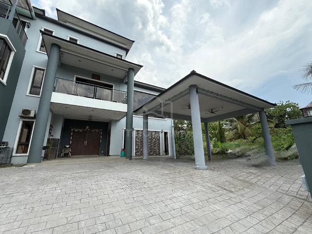 Luxury 3-Storey Bungalow @ Saujana Impian Golf & Country Resort, Kajan 1