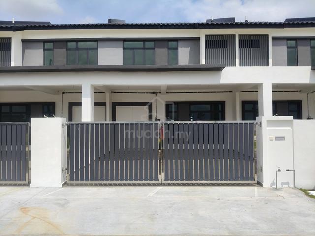 Rumah teres dua tingkat di Kluang π 1