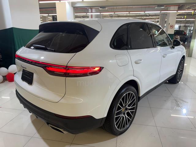 2022 Porsche CAYENNE 3.0 / PDLS / SUNROOF / F/SPEC - 2