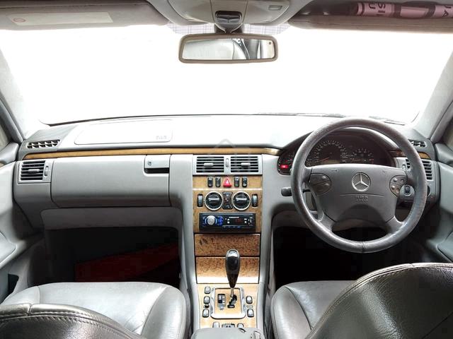 2000 Mercedes Benz E240 (A) Avantgarde - 4