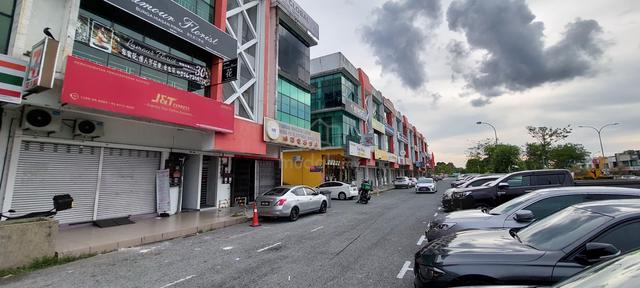 Bandar Uda Utama Ground Floor Shoplot Facing Main Road 22x75sqft 2