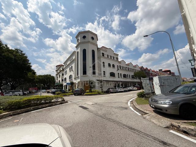 Rare corner shoplot unit in Kota Damansara 1