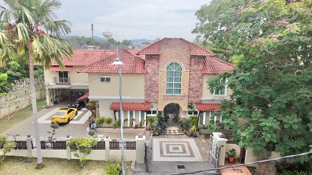 CORNER Double Storey Bungalow Saujana Impian Golf & Country Resort 1
