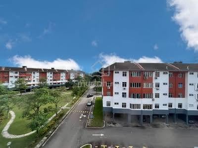 Sri Putra Apartment 1