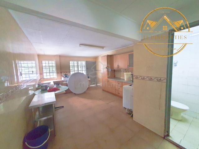 NOSPLITLEVEL EXTENDEDBACK 22X85 NEAR LRT SS18 Landed Teres House 5ROOM 1