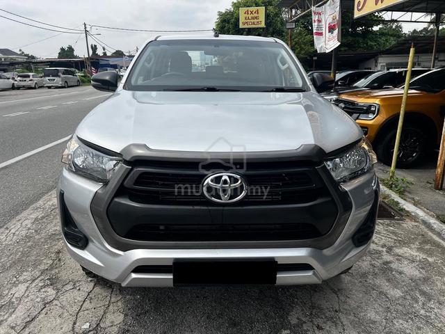 Toyota HILUX 2.4(A)REVO E D/C VNT 6PSD 4X4 Pickups - 2