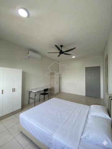 Master room with private bathroom (GIRLS ONLY) 1