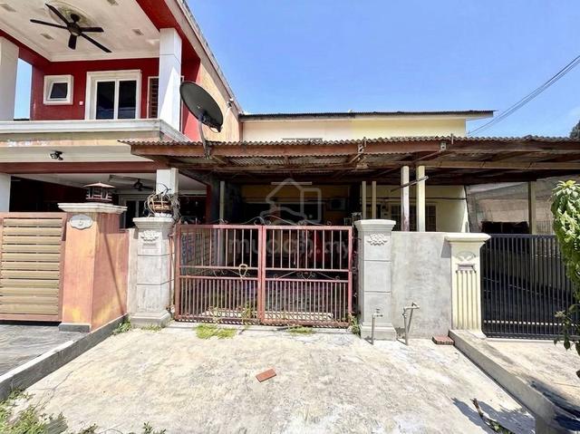 FACING OPEN - 2 Storey Terrace Taman Tasik Semenyih. 1