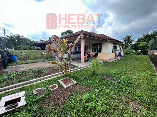 SEMI D , 4 Bilik , Freehold & Bebas Banjir , Luas & Cantik 1