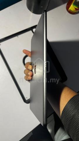 Ipad 9th Gen - photo 2 of 4