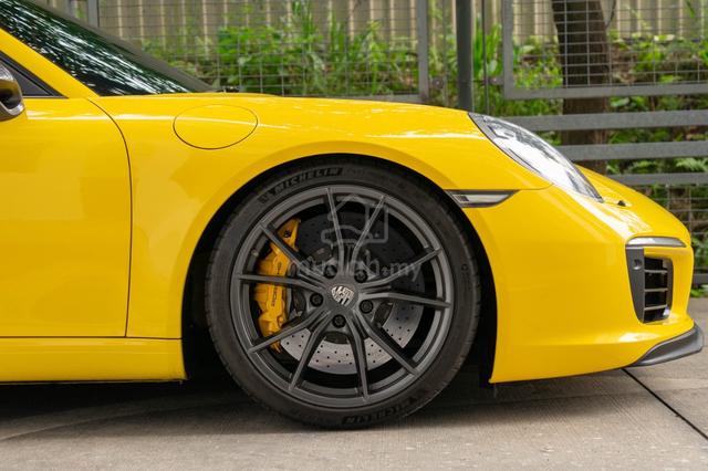 Porsche 911 Carrera T 3.0 2018 Racing Yellow - 3