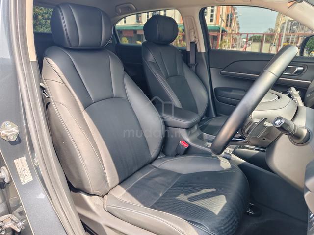 2024 Honda HR-V 1.5 V Spec Turbo 1Owner Like New - 5