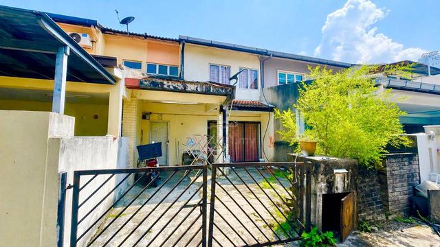 FREEHOLD ‼️ 2 Storey Terrace, Taman Serdang Raya, Seri Kembangan 1