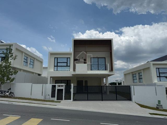SuperLink Home 2-STOREY 28x85 [salary 3.5K boleh apply] Cyberjaya 1