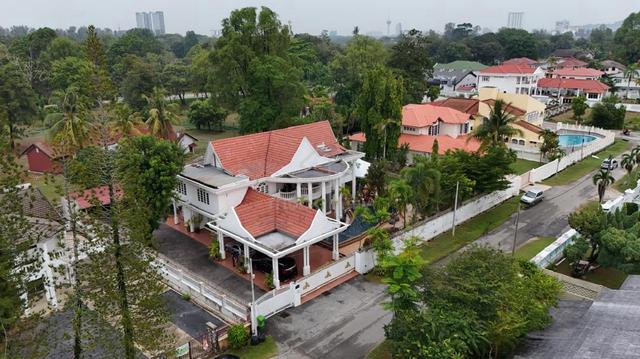 Exclusive 2 Storey Bungalow Tok Sira Kuantan For Sale 1