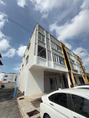 HOT DEAL FREEHOLD 3 Storey Sholot Plaza Semabok Endlot Bukit Piatu 1