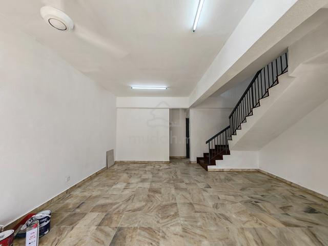 Newly Painted & Touch Up 2 Storey Terrace @Bbk Kundang Jaya For Sale 1