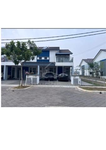 Townhouse Ground floor Partially Furnished Kita Mekar Dengkil for Rent 1