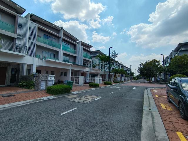 Alstoneas Subang Mas 3 Storey House for Rent 1