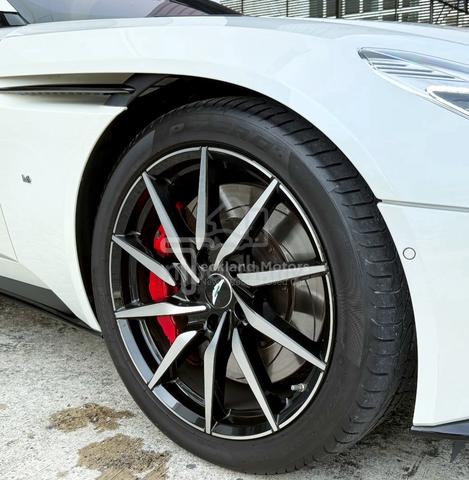 2017 Aston Martin DB11 5.2 V12 30K KM Only - 3