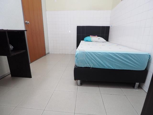 [1+1 deposit] SS15 Subang Jaya, FURNISHED ss 15 For Muslimah aIRCOND 1