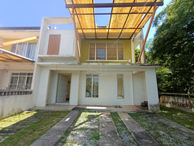 ENDLOT WITH EXTRA LAND HOUSE @ TiMUR ENSTEK, NEGERI SEMBILAN FOR SALE 1