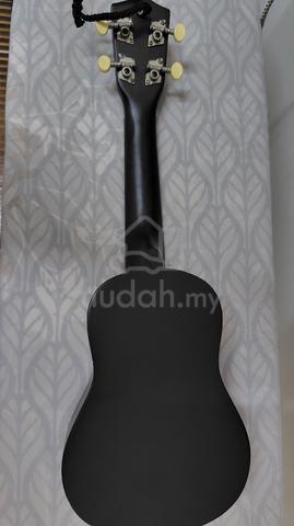 Ukelele - photo 2 of 5