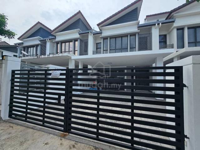 Glenmarie @ Mount Austin Double Storey Partly Furnished 1