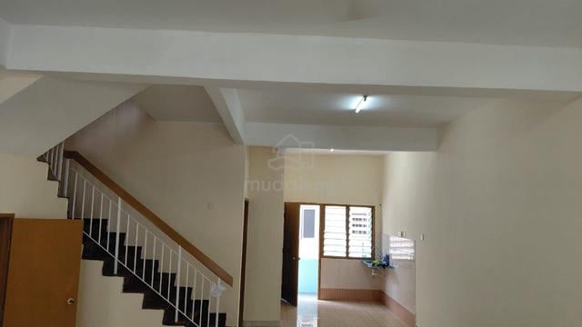RENT 2 Storey Tmn Impiana Putra BANGI Newly Renovated Unit 1