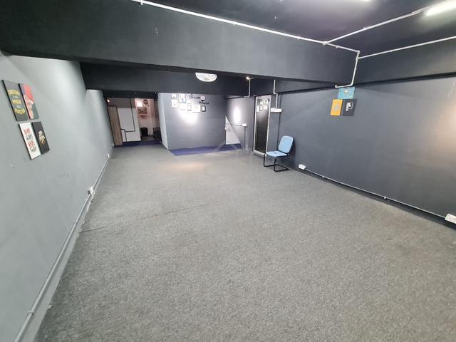 5 minutes from east cost mall - Mezzanine office 1