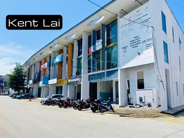 RARE PRIME SHOPLOT! Bay Avenue. Queensbay. 3-Storey Shoplot. Main road 1