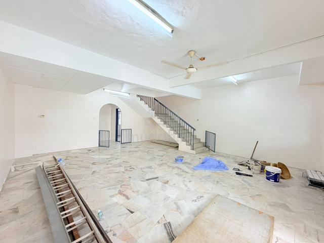 Taman Tepi Sungai Klang Double Storey House 20x80 Newly Paint For Rent 1