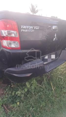 2016 Mitsubishi TRITON 2.5 VGT A/T MY2016 (A) - 2