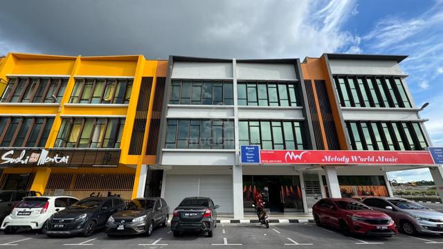 Westfield Points 3-Storey Commercial Intermediate Shoplot For Sale 1